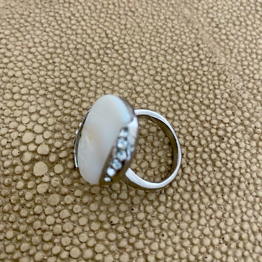Large ring - Picture 2 of 2